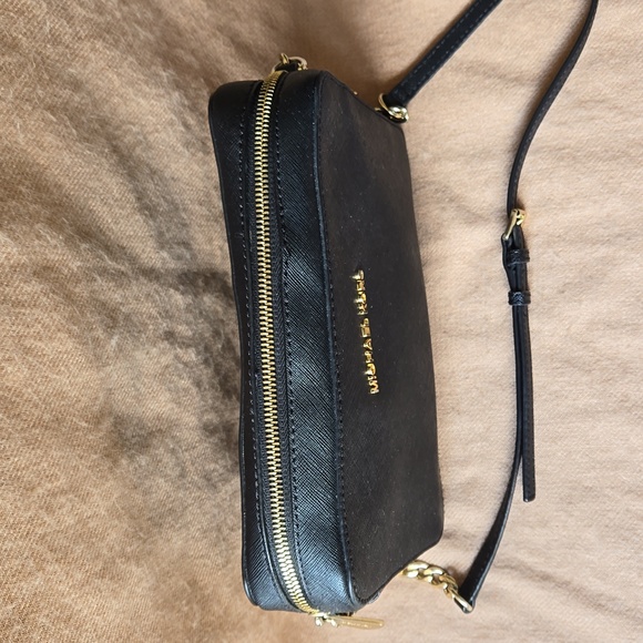 Michael Kors Jetset Crossbody - Picture 4 of 13